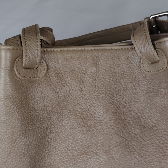 Vera Pelle Leather Handbag. - Picture 10 of 16